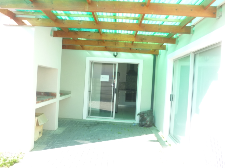 To Let 4 Bedroom Property for Rent in Parklands North Western Cape
